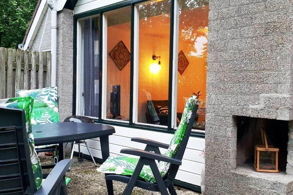 Ervaar Vredige Rust In Deze Charmante Knusse Bungalow Posterholt Luaran gambar