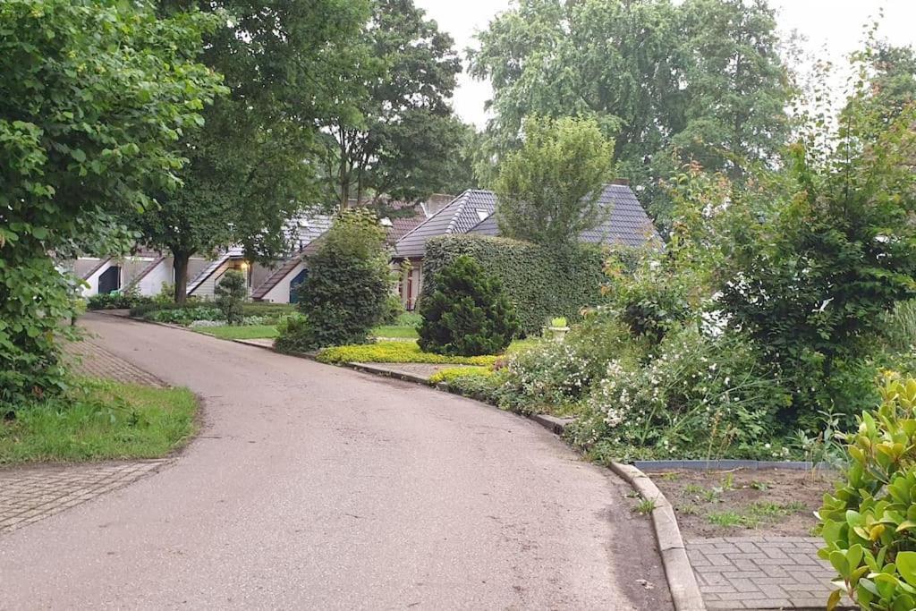 Ervaar Vredige Rust In Deze Charmante Knusse Bungalow Posterholt Luaran gambar